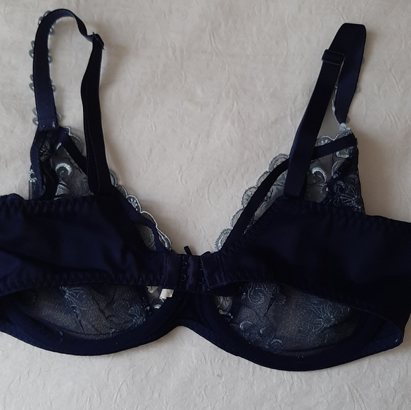 Simone Perele 32DD - Picture 2 of 4